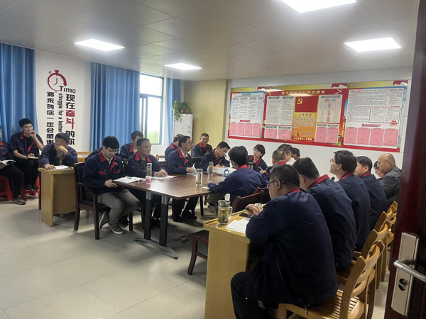 王伍升到建材研究室、建材公司調(diào)研